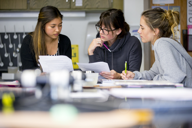 Students collaborate in the biology lab